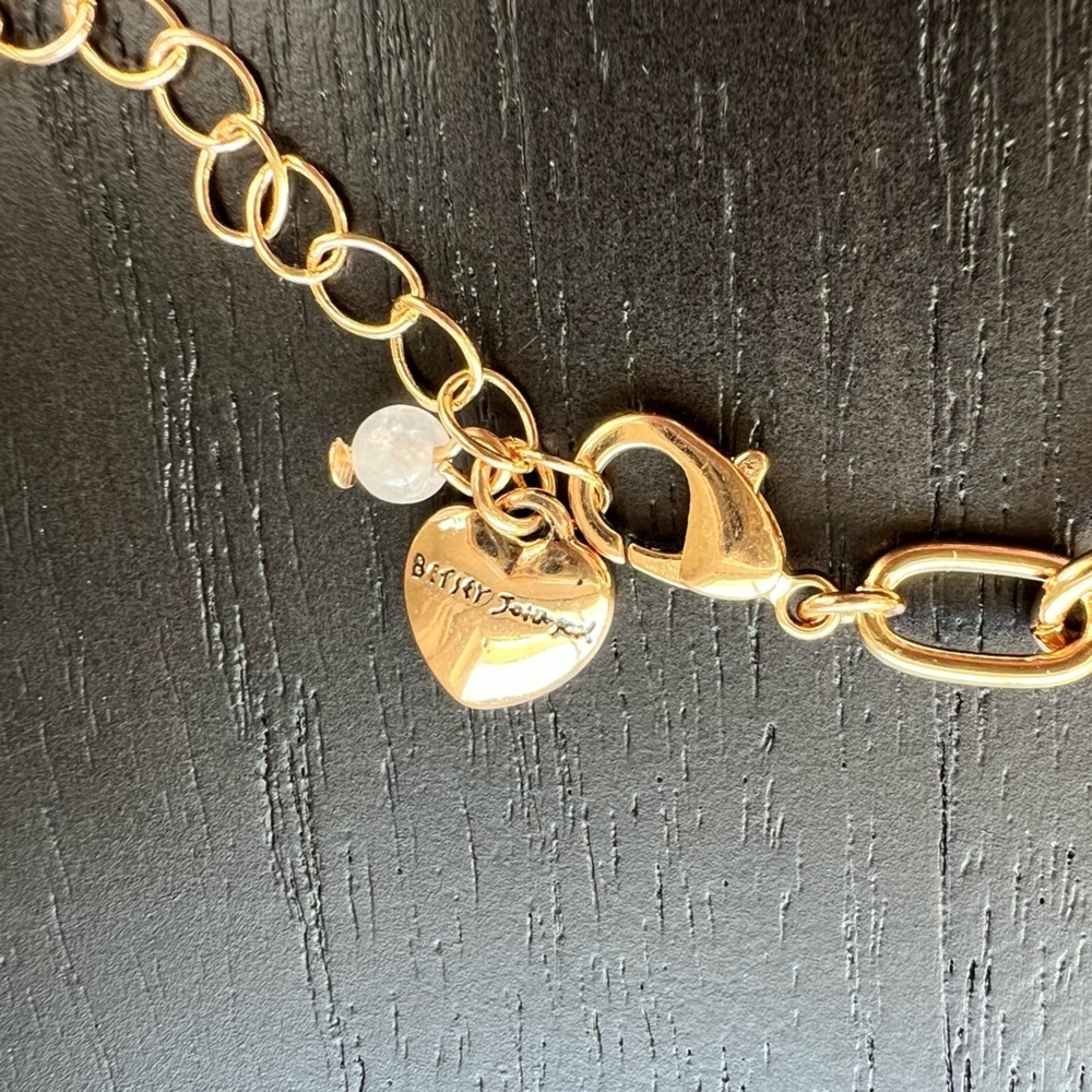 NWT Betsey Johnson Pink Flower Seashell Gold Tone Necklace w/Rhinestone Accents - Picture 4 of 7